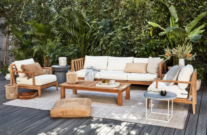 Unwinding in Style: The Allure of Outdoor Lounges